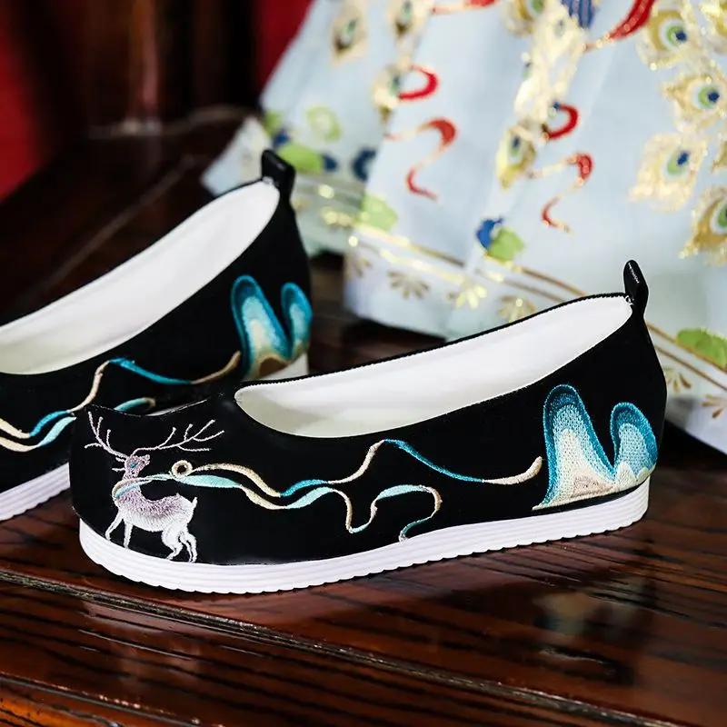 chinese ancient gold embroideried hanfu shoes summer unisex casual flat cloth shoes adult team performance match kungfu
