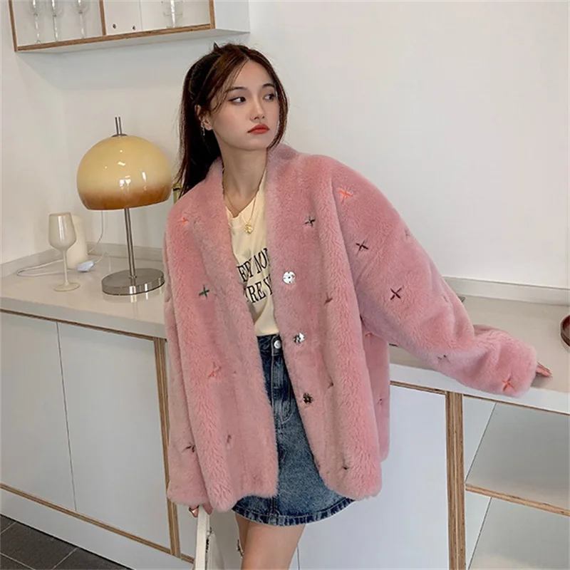 Korean Women's Fashion Warm Fur Coat Winter High Quality Lamb Fur Coat Outdoor Luxury Winter V-neck Design Fur Coat