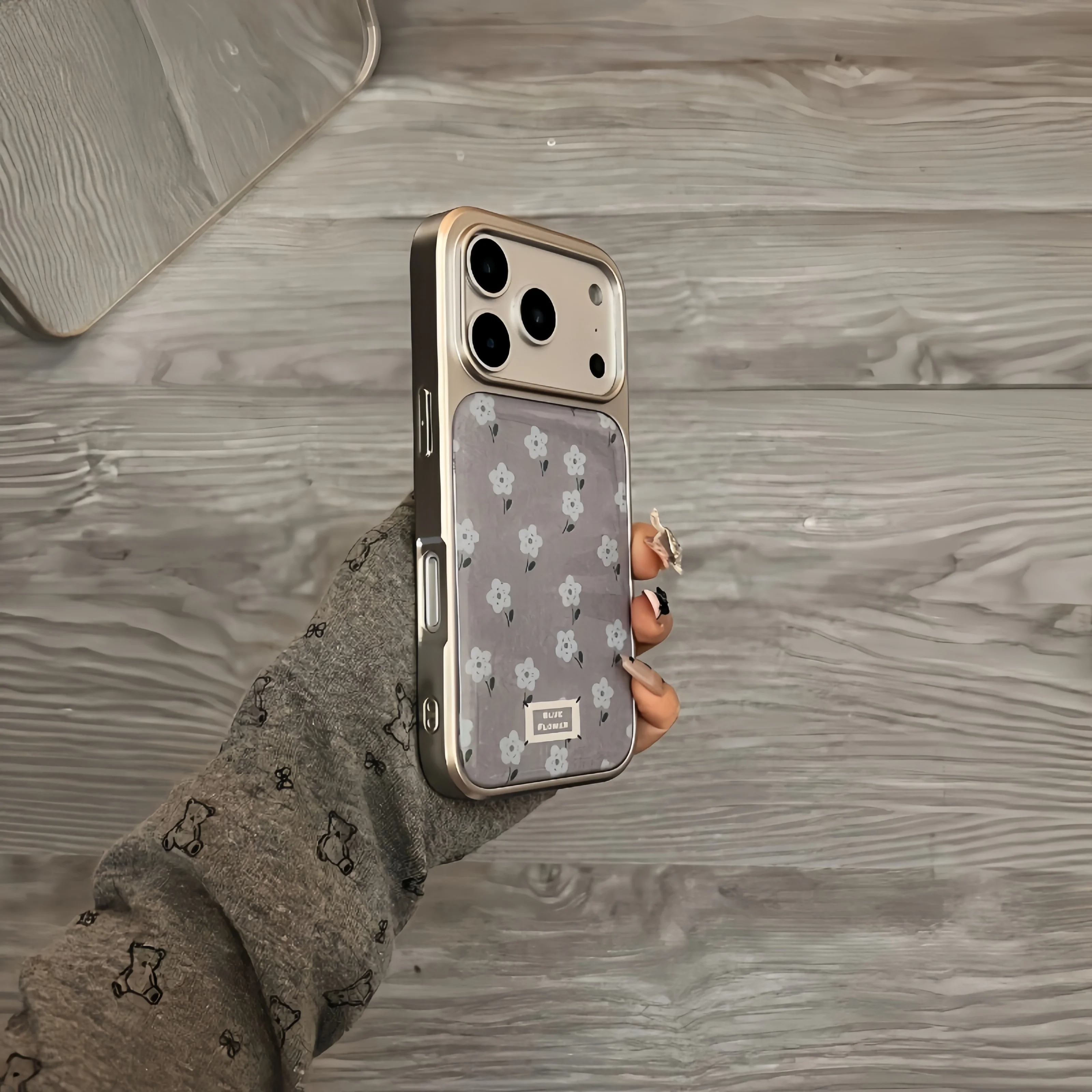 Autumn Winter Minimalist Retro Flower Print Phone Case