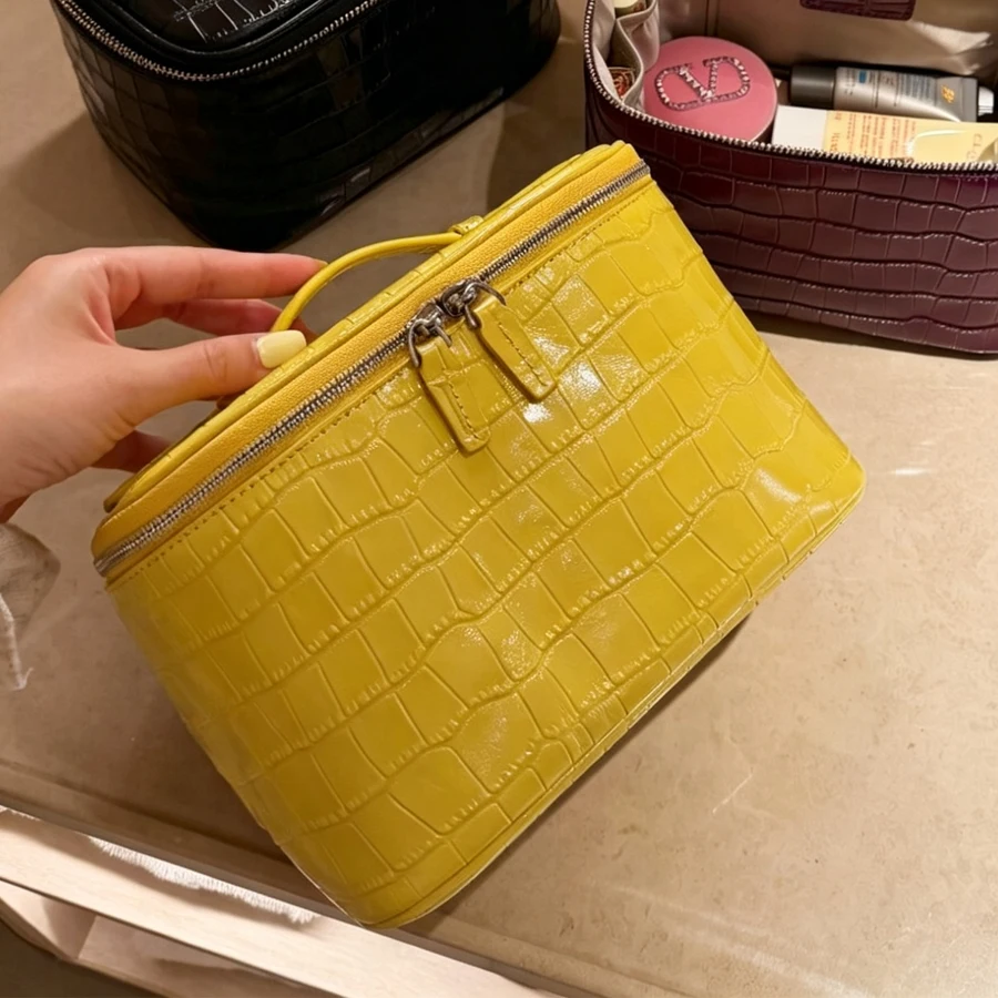 Top Layer Cowhide Crocodile Pattern Makeup Bags For Women Luxury Designer New In Large Capacity Toiletry Travel Cosmetic Handbag 2