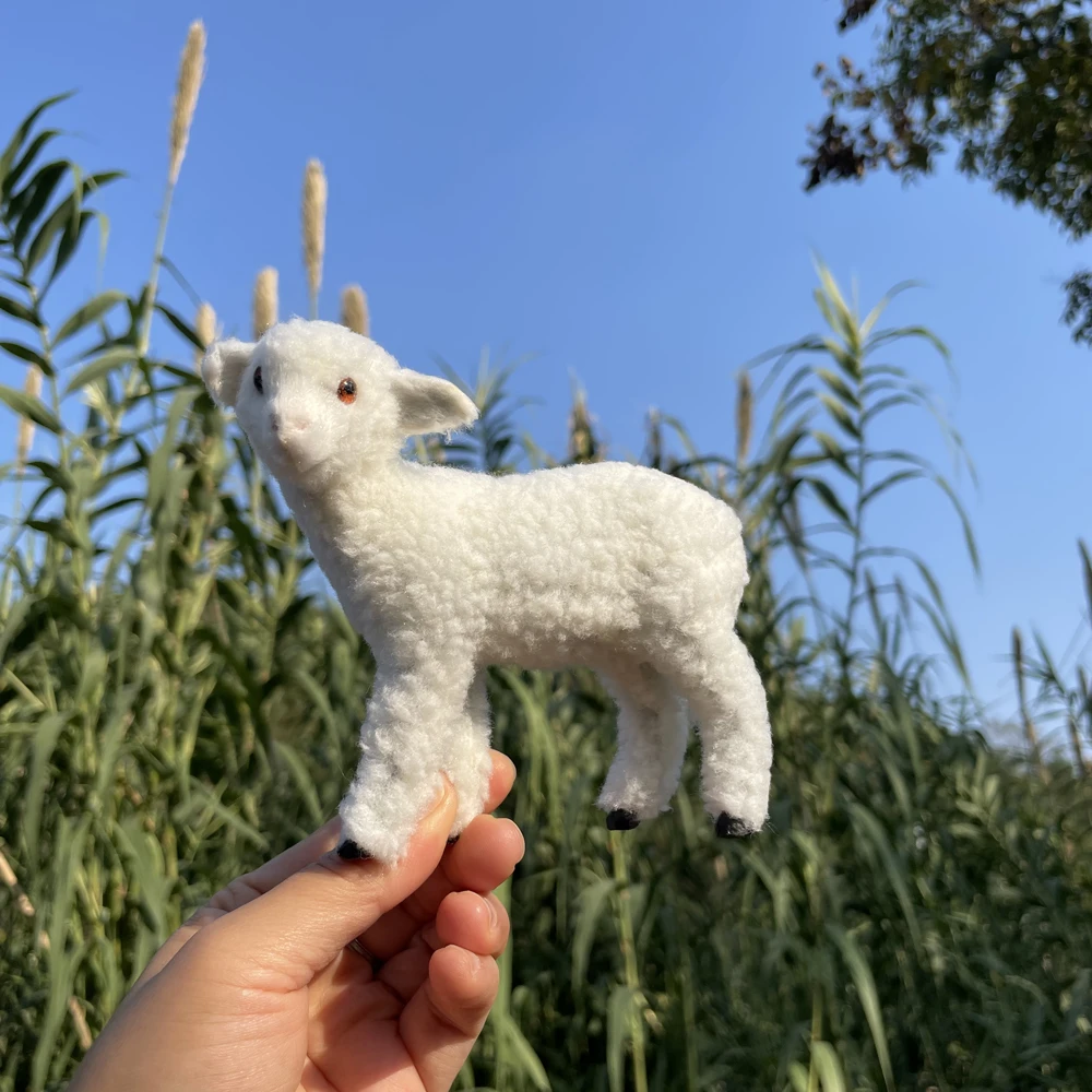 Realistic white lamb taxidermy 11cm height sheep handmade figurines & miniatures for Christmas farm decoration