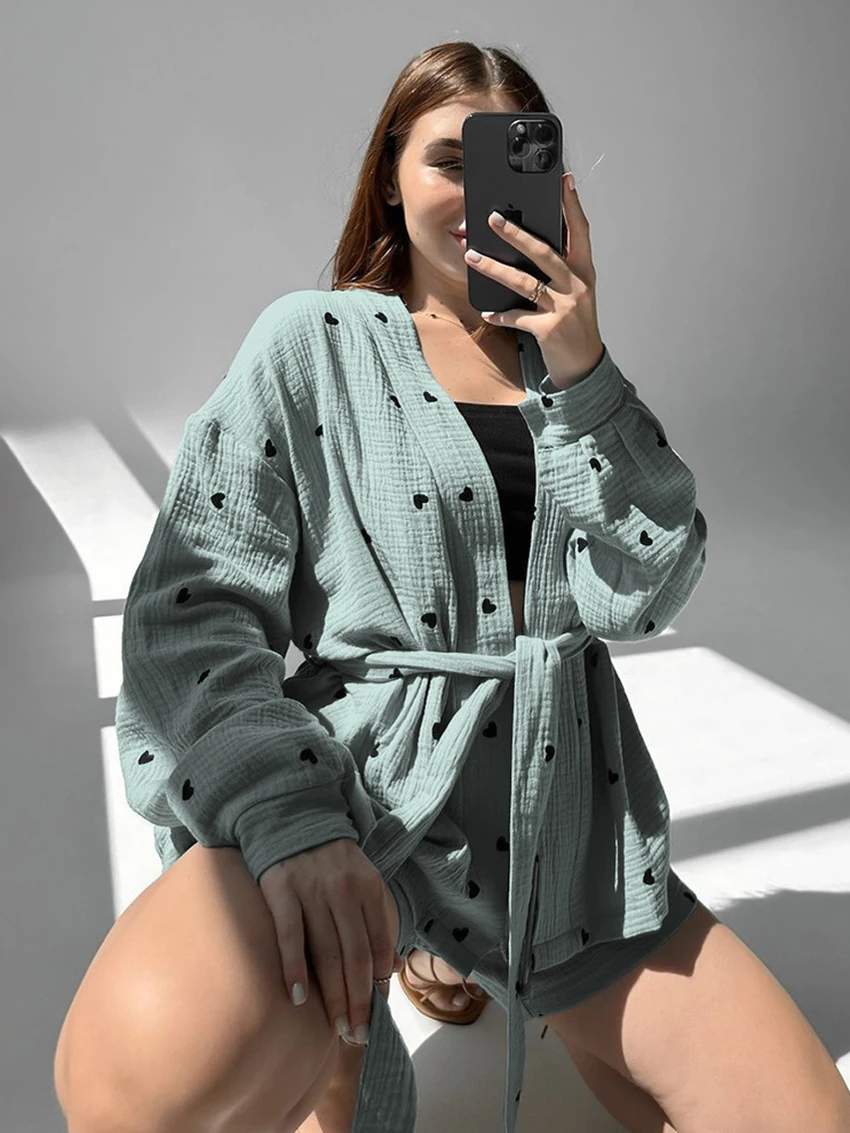 Рисунок 6 - Женский пижамный комплект с V-образным