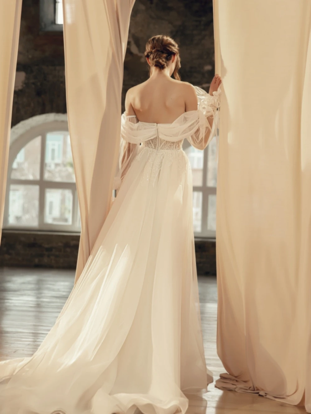 Рисунок 4 - Изящный женский халат с открытыми плечами