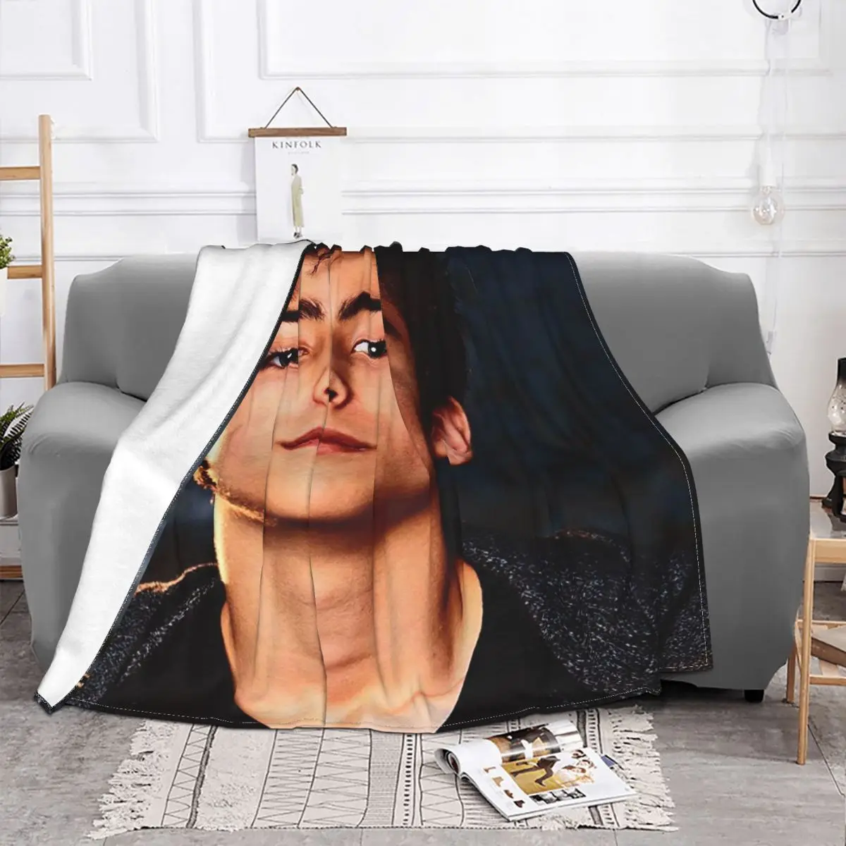 Aidan Gallagher-ø ܿ , ѹ 5  ޴ 淮  , Ȩ  ħ뺸