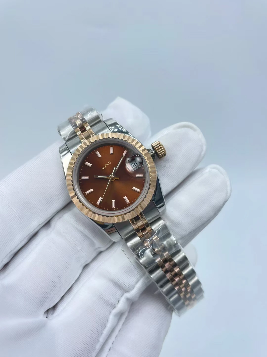 Trendy 26mm Women's Wrist Watch with Gold Strap - Mechanical Movement, 904 Steel, & Calendar Window for Daily Style