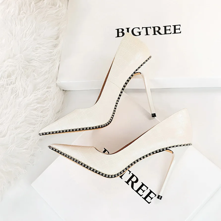BIGTREE Women High Heels Studded Rivets Bridal Pumps Lady Fetish Retro Stone Pattern Stiletto Heels Scarpins Sexy Party Shoe