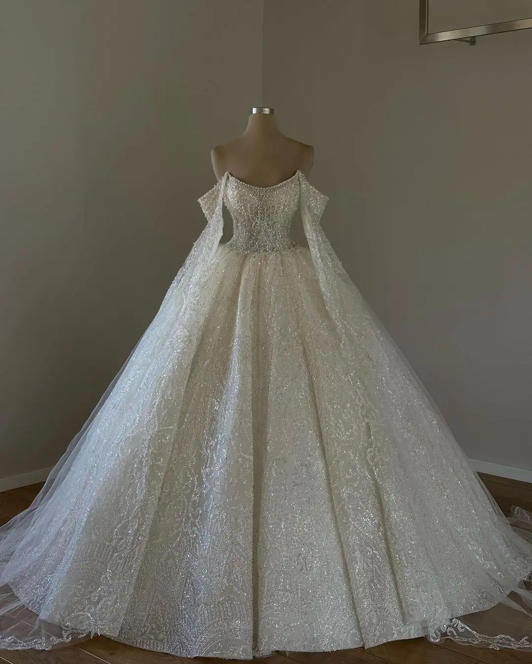 

Exquisite Ball Gown Wedding Dresses Bateau Long Sleeves Appliques Off Shoulder Beads Prom Gowns Custom Made Lace-up Plus Size