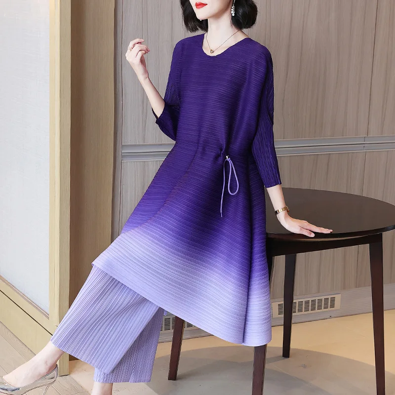 

Two Piece Set Women Casual 2022 Spring New Loose Elastic Miyake Pleated Round Neck Gradient Colour Top And Wide Leg Pant Suits
