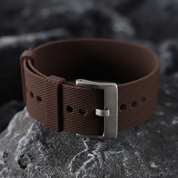 Premium Waterproof Silicone Rubber Watch Strap - Elastic Woven Pattern in Black, Blue, Grey, and Orange - 22mm (Brown)