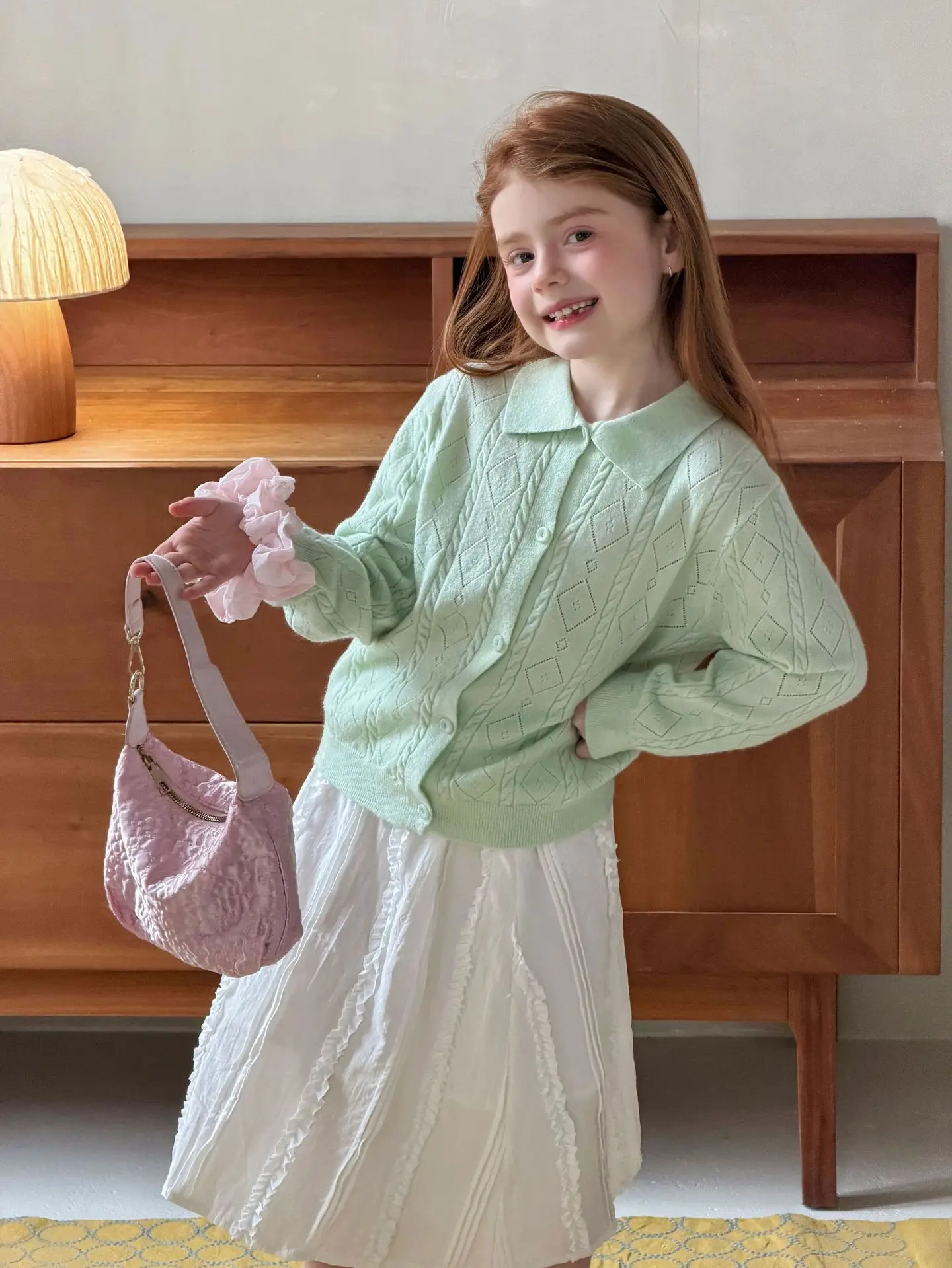 봄 신상 여아 단색 심플 니트 가디건 2026 아동복 여아 부드러운 다용도 스웨터 패션 캐주얼 상의