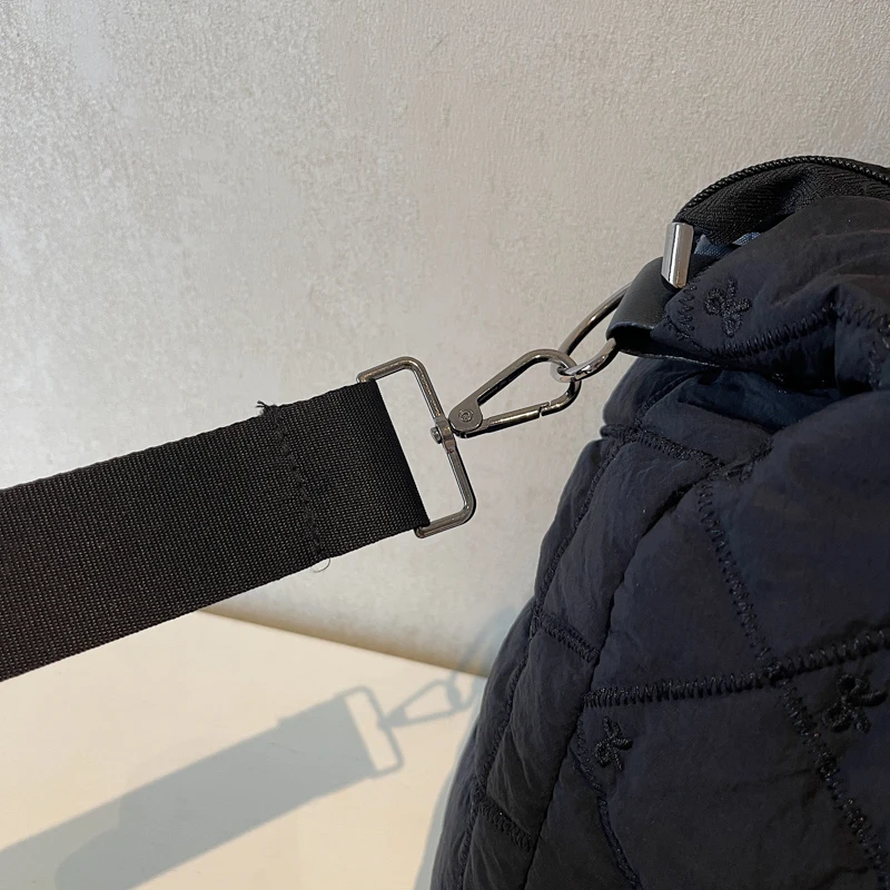 Modische Puffertaschen, luxuriöse Designer-Stepp-Umhängetasche für Damen, 2025, neue gepolsterte Handtasche, Übergröße, Nylon, Reise-Umhängetasche – Detail 16