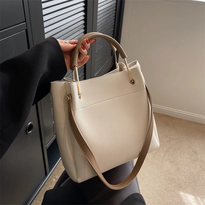 

2023 Trendy Contrast Color Women's Commuting Handle Tote Pack Korean Style Large Capacity Shoulder Bags Versatile Crossbody Bag
