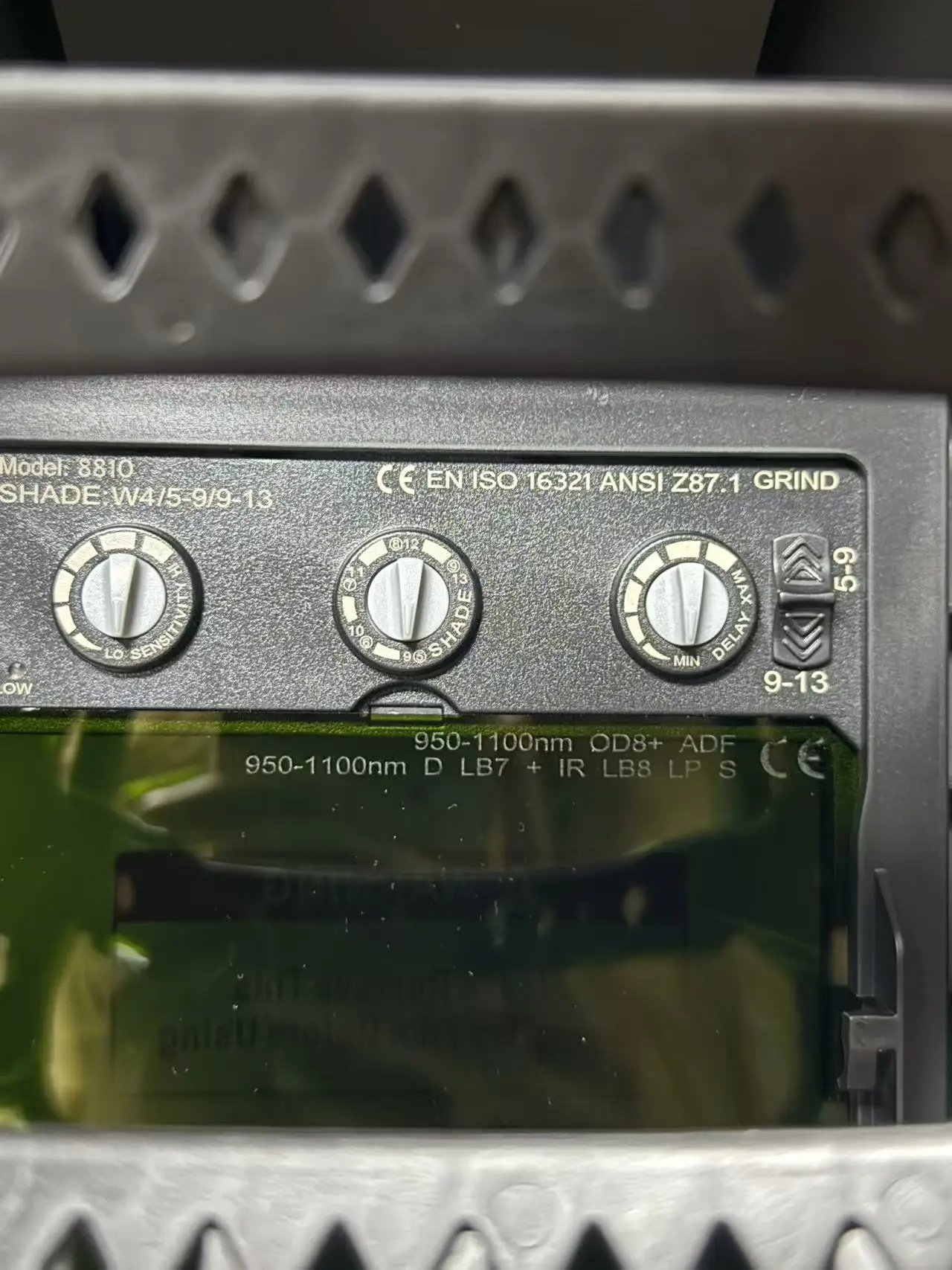 Détail du capteur et des réglages de sensibilité du casque de soudage laser à auto-obscurcissement CE EN207.