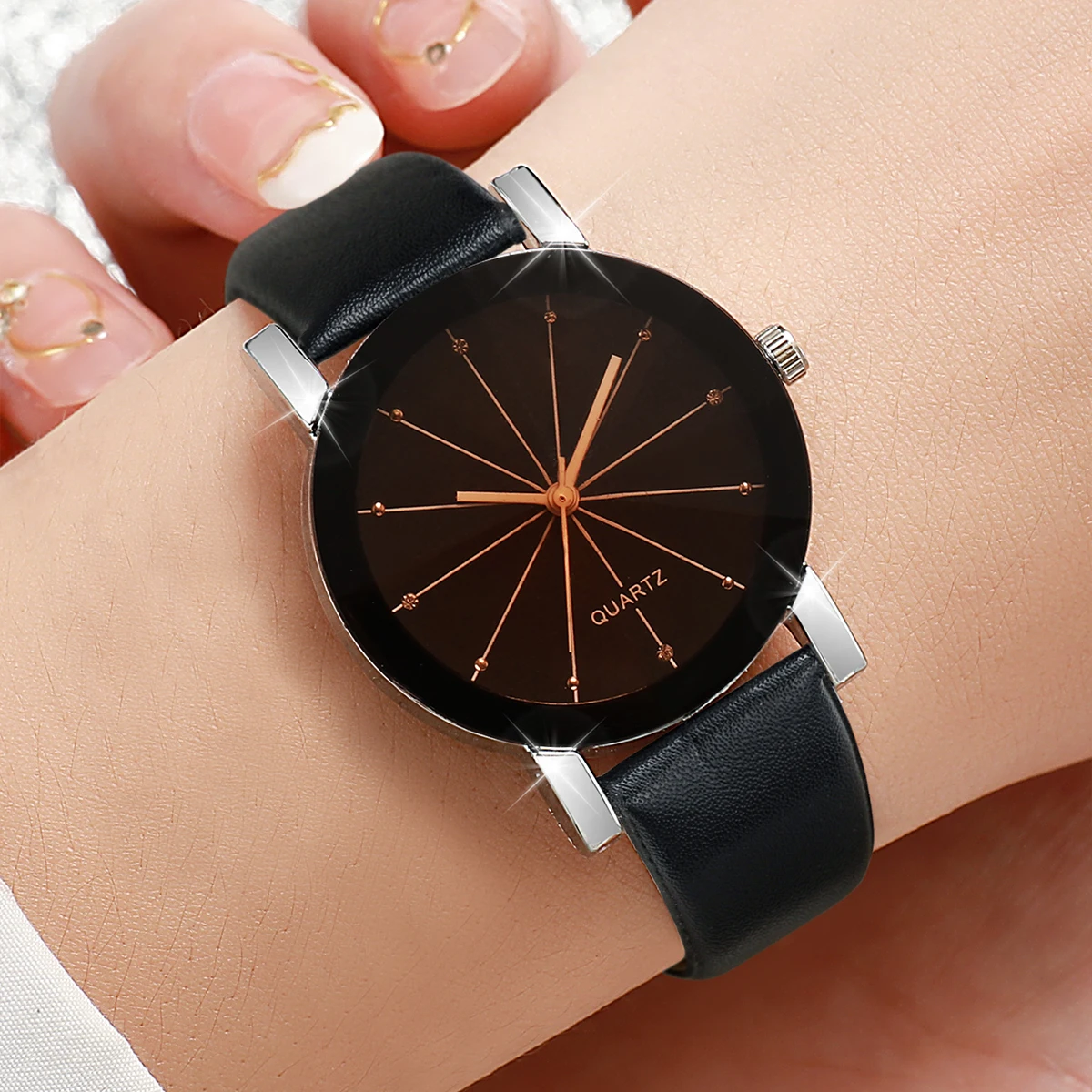 Black White 2pcs/Set Fashionable Round Shape Women's Leather Quartz Watch