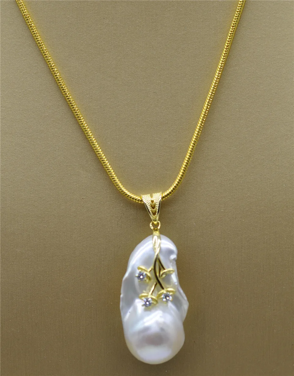

HABITOO Big 39mm White Baroque Keshi Pearl Leaf Gold-plating CZ Pendant Jewelry Chains Necklace for Woman Choker Chain