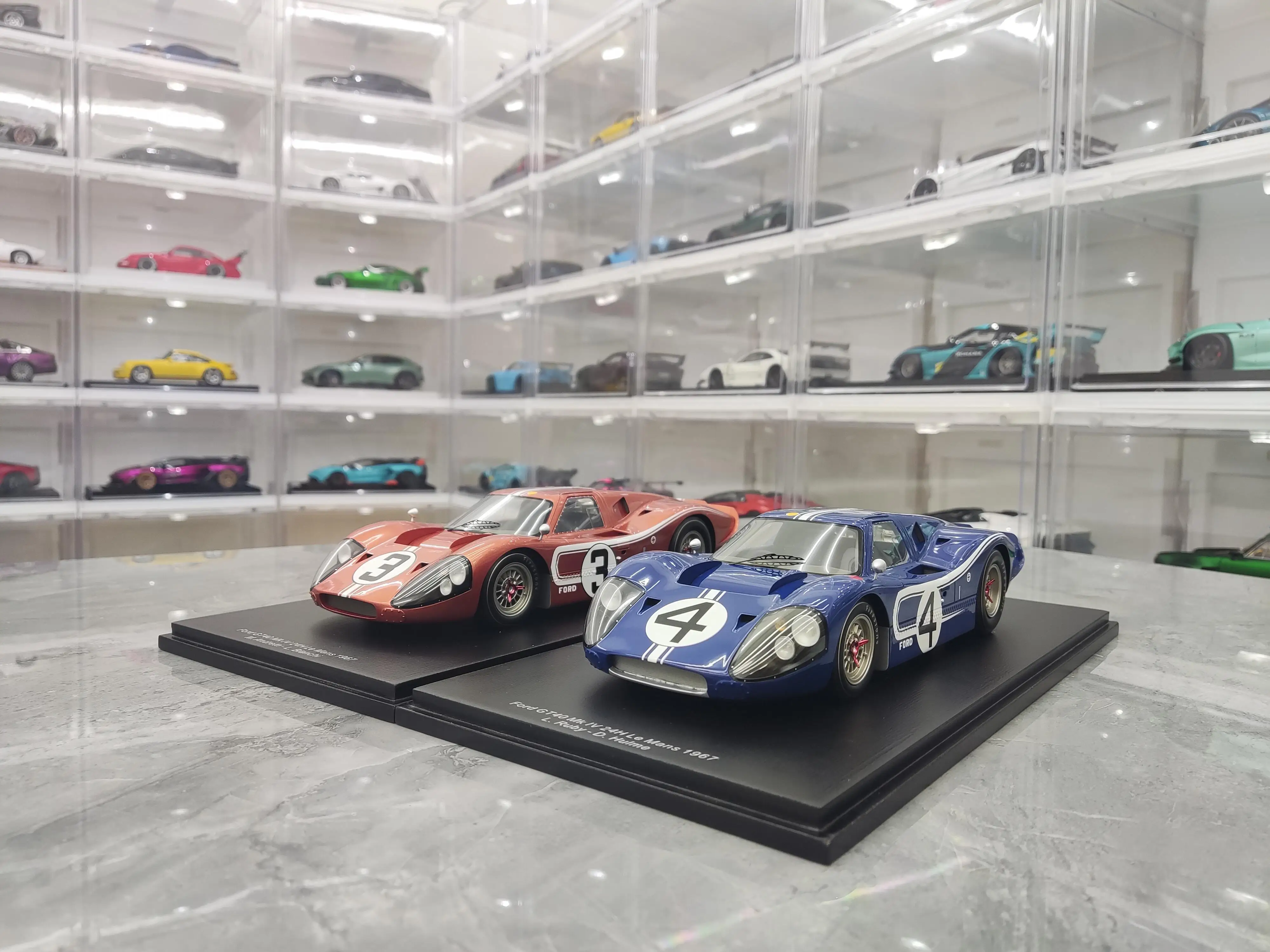 

Spark 1:18 Le Mans GT40 MK 1967 Simulation Limited Edition Resin Metal Static Car Model Toy Gift