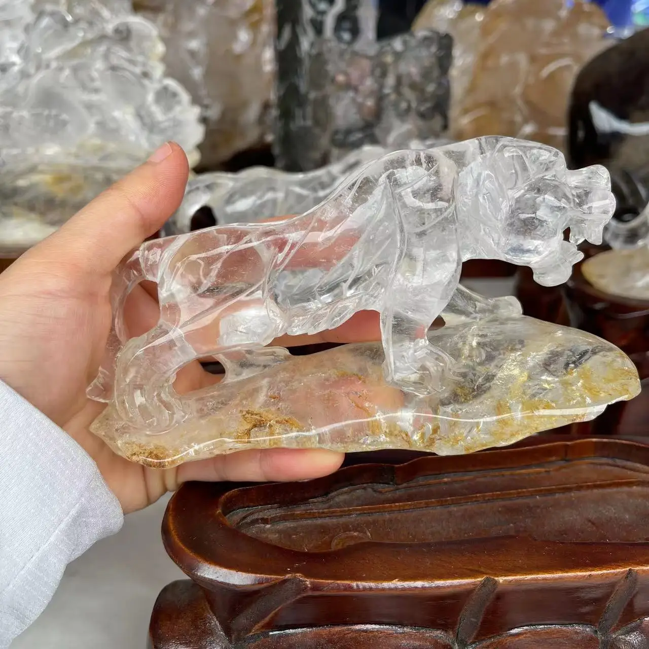 

Senior Collection Natural Clear Quartz Carving King Of the Jungle Free base Spiritual Healing Stone