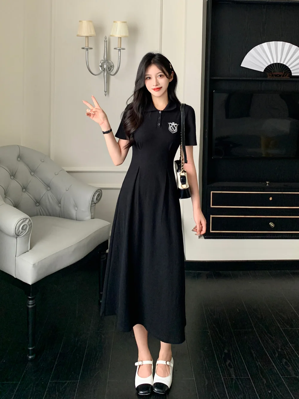 세련된 블랙 드레스, 슬리밍 핏, 프레피 스타일