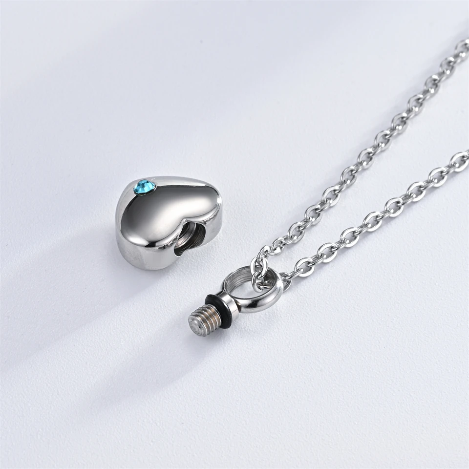 Collana con urna a forma di cuore in cristallo per cremazione