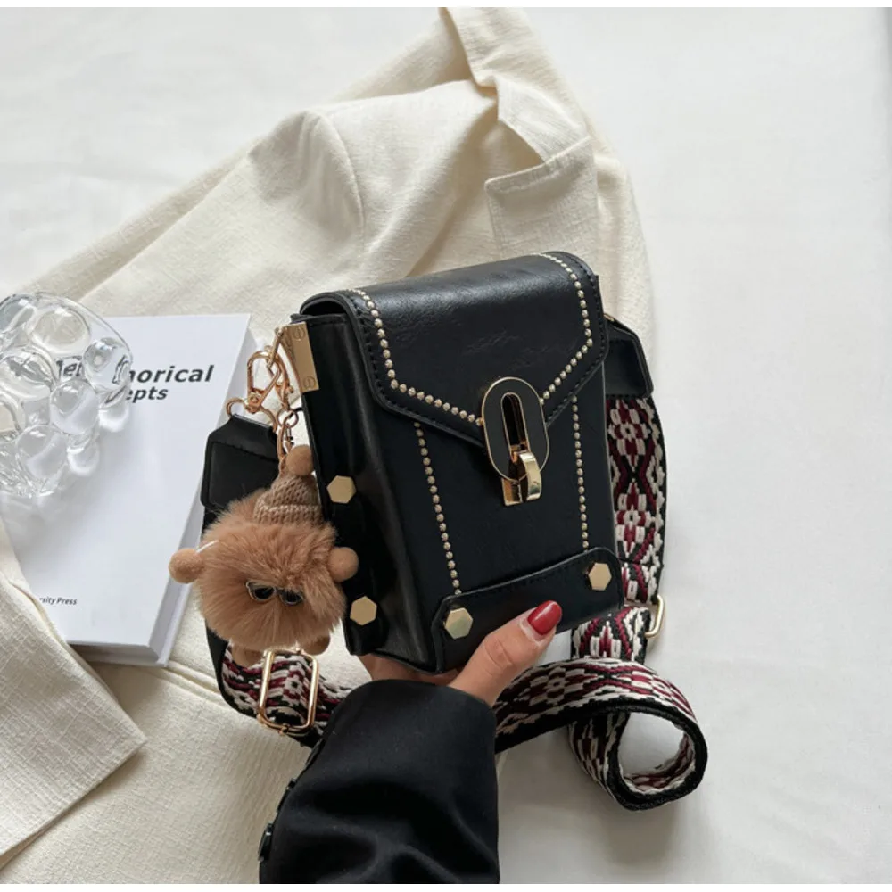 This year's popular Korean version of small for women 2024 new fashionable broadband crossbody bags, niche mobile_senzul.com