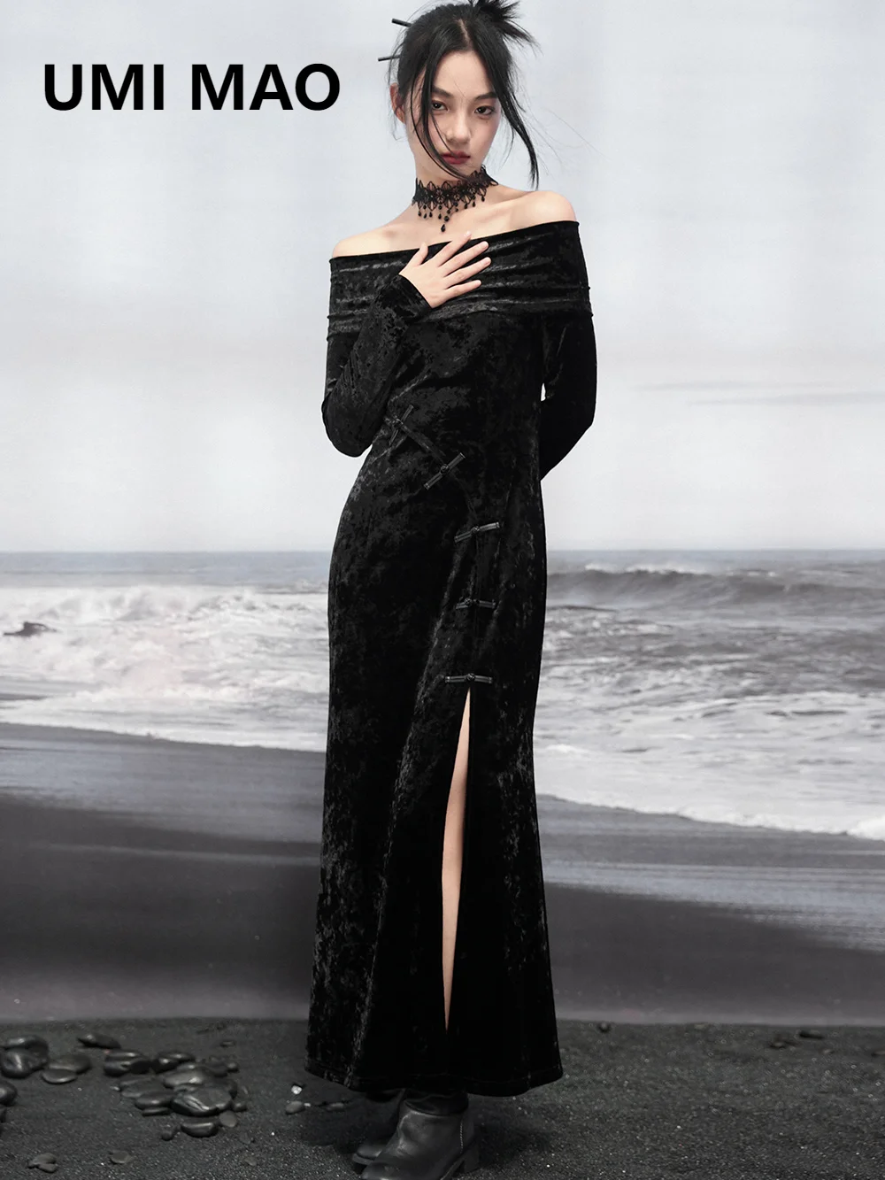 

UMI MAO New Chinese Style One Shoulder Dress Women's Autumn Vintage Elegant Temperament Split Black Velvet Dresses