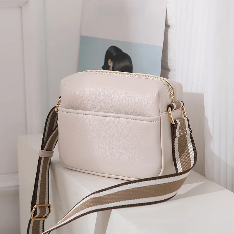 D (Beige)