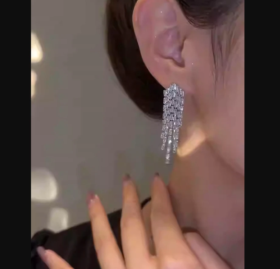 Рисунок 3 - Серьги-подвески женские из белого