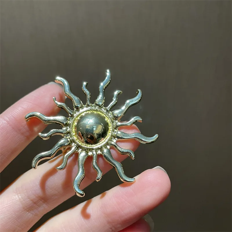 Mode Sonne Geistige Retro Frauen Brosche Pin Sonnenblumen Zubehör Schmuck Für Dame Gold Farbe Broschen Pins Vintage Kleidung Geschenk – Detail 7
