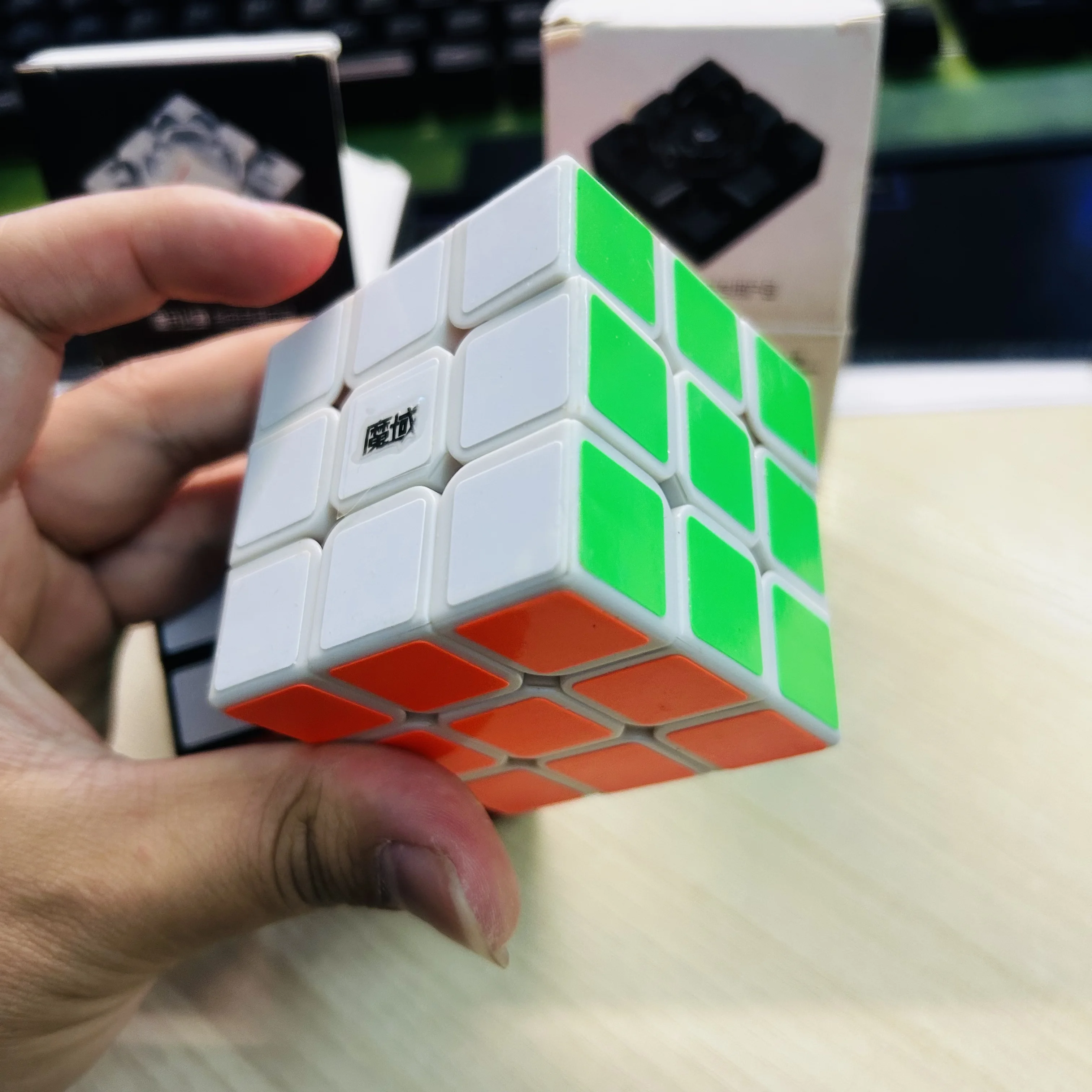 2013 Moyu Huanying V1 3x3 매직 스피드 큐브 전문 피젯 토이 3x3x3 컬렉트 큐브 Cubo Magico