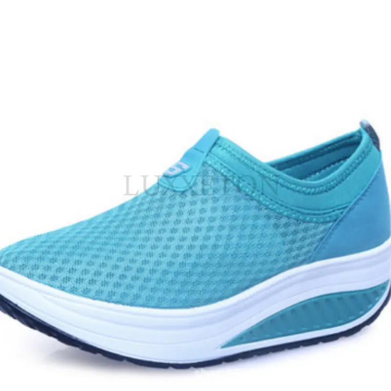 

Fashion Breathable Women Vulcanize Sneakers Comfortable Flying Fabrics Spring Casual Shoes Female Mesh Plus Size Ladies Shoes