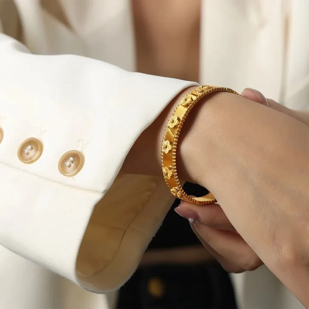 Fashion Laser Flower Stainless Steel Bracelets For Women Gold Silver Five-leaf Flower Bracelet Daily Party Versatile Jewelry