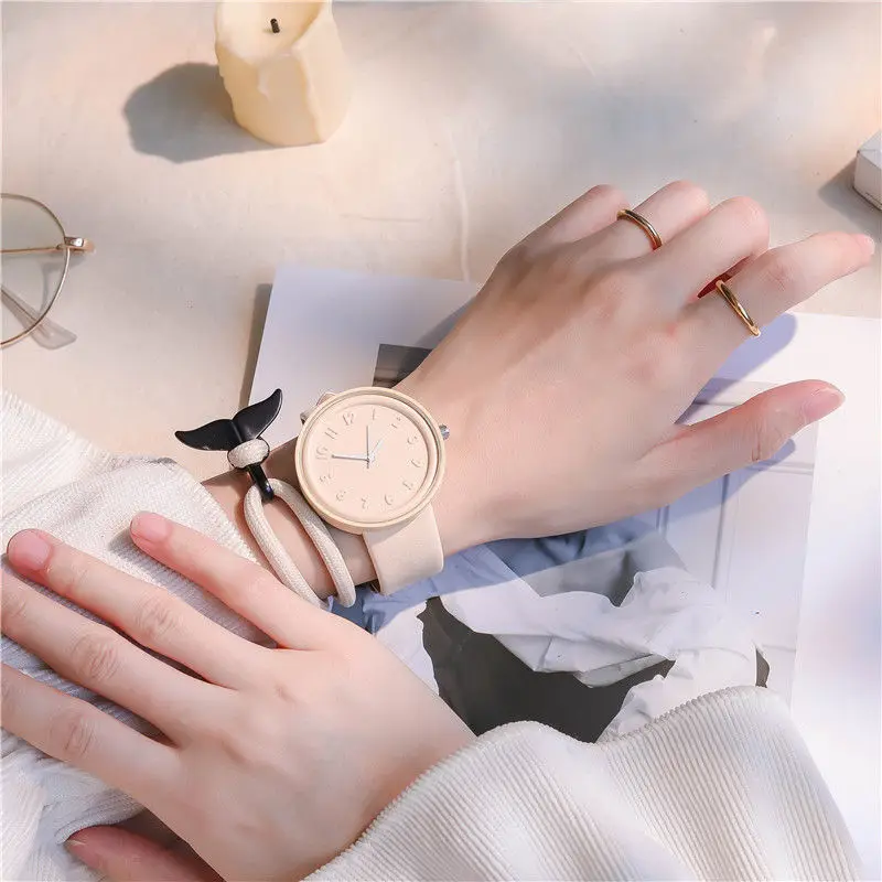 Simple Fashion Makaron Watch - Size comparison