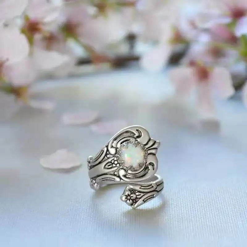 Fashionable White Opal Stone Finger Rings for Women Elegant Round Cut White Opal Rings Exquisite Handmade Spoon Cut Jewelry