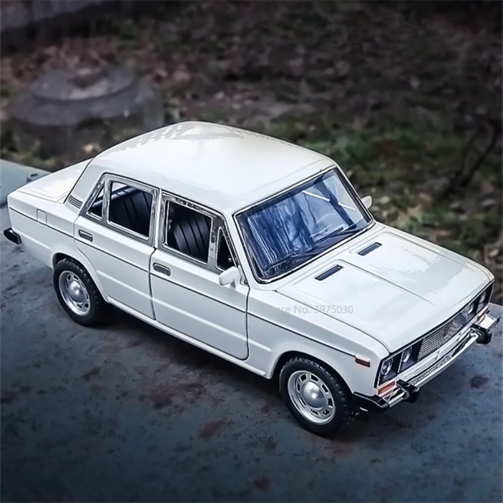 

1/24 Alloy Car Model Toy LADA NIVA Classic Car Diecast Metal Model With High Simulation Funny Vehicles Collection Children Gifts