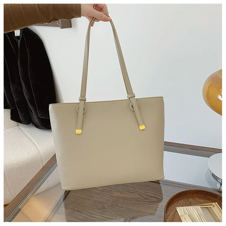 thumbnail image 1 of Nuevos bolsos de hombro clásicos con cremallera de PU de gran capacidad y sencillos de 2024, bolsos de lujo versátiles e informales de alta calidad para mujer, 1 of 5