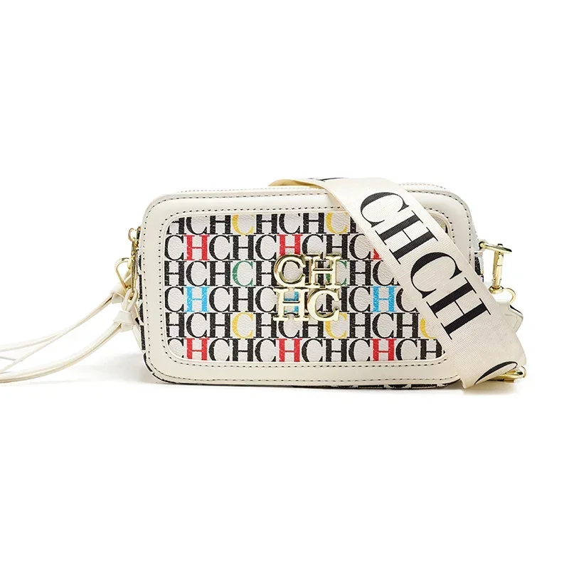 حقيبة كروس نسائية من العلامة التجارية CH، تتميز بت...