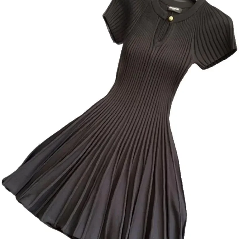 فستان أسود محبوك للتخسيس الخصر عصري أنيق على طراز...