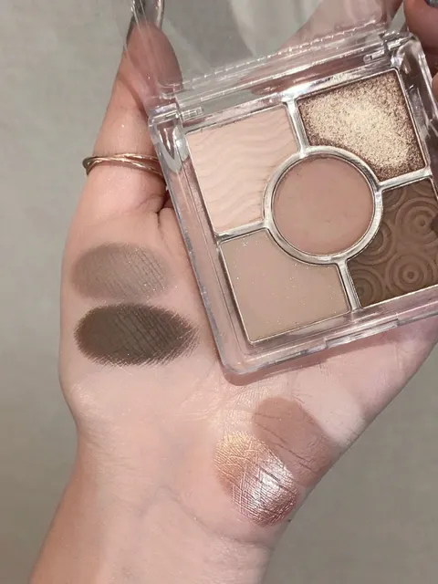 다양한 룩을 위한 자연스럽고 휴대용 5 색 포켓 아이섀도우