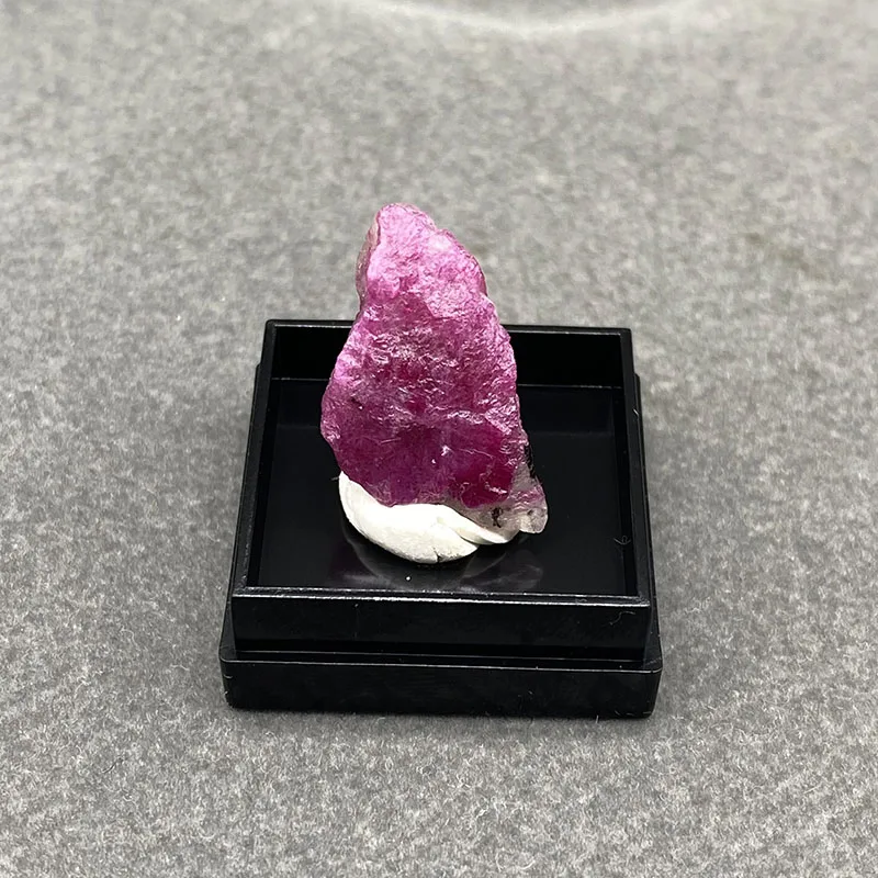 100%  Natural Myanmar ruby Mineral Specimens Stones and Crystals Healing Crystal   +Box size:27*27*25mm