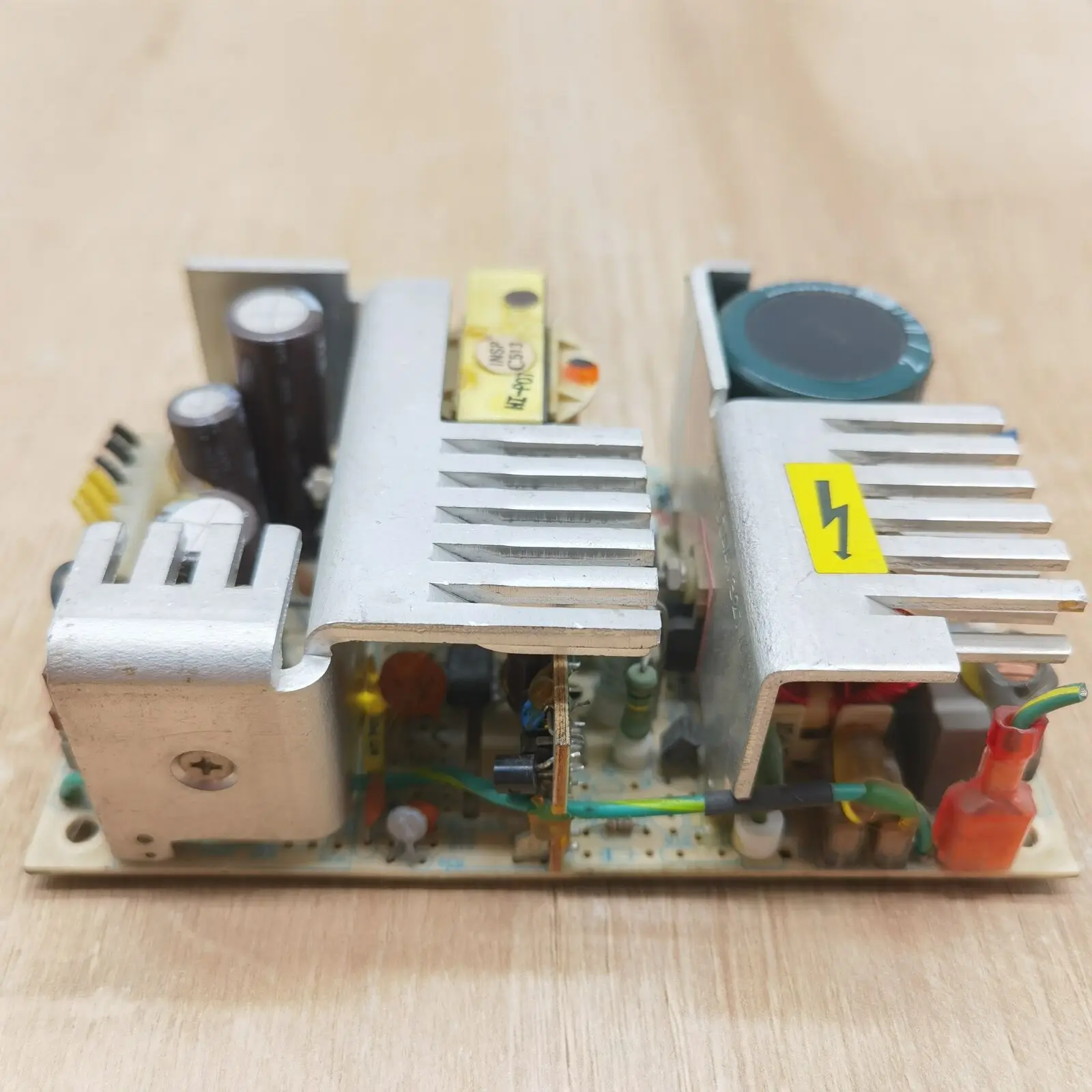 

Блок питания ASTEC Artesyn LPS63