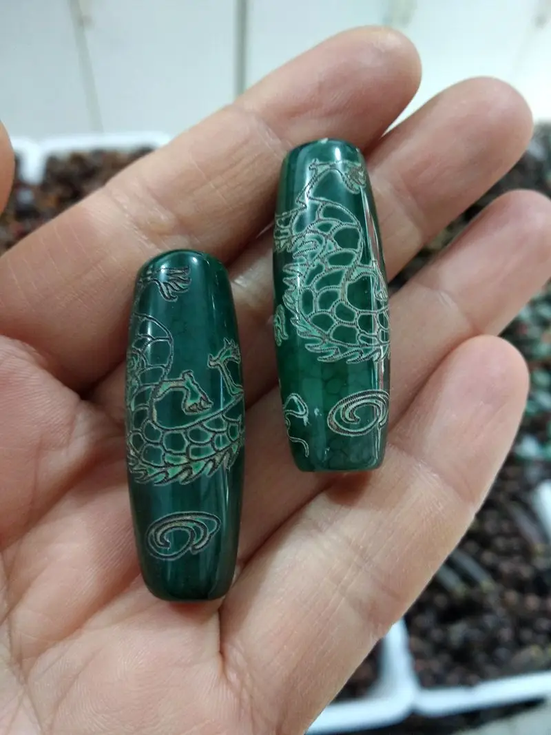 

2 Pieces Admirable Tibetan Dzi Bead Pendant Lucky Dragon Amulet Churinga Hanging Sacred Agate Talisman