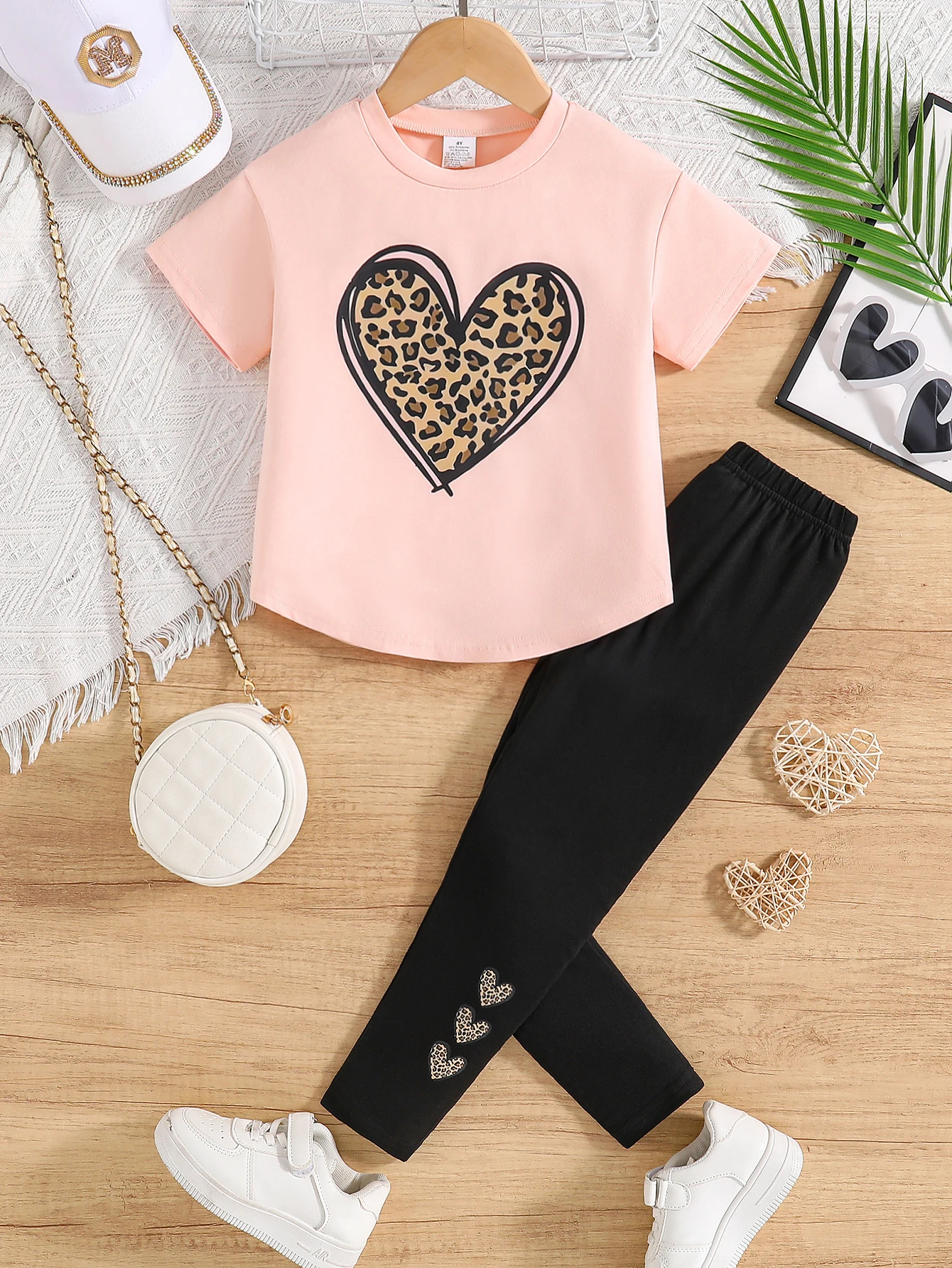 Printed Top & Solid-Color Casual Pants for a Fun Summer Look 1
