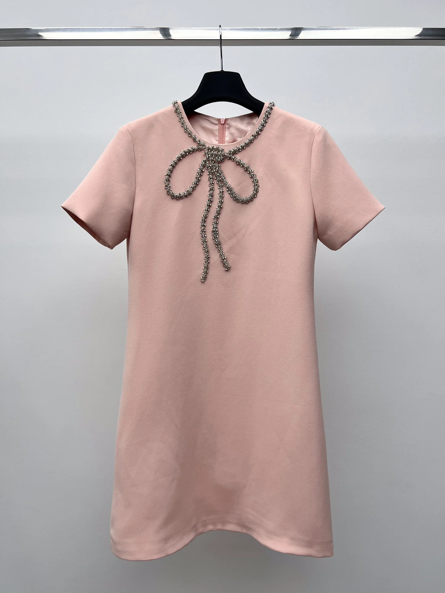 

Crystal bow embellished dress A-line short sleeve round neck half sleeve cut