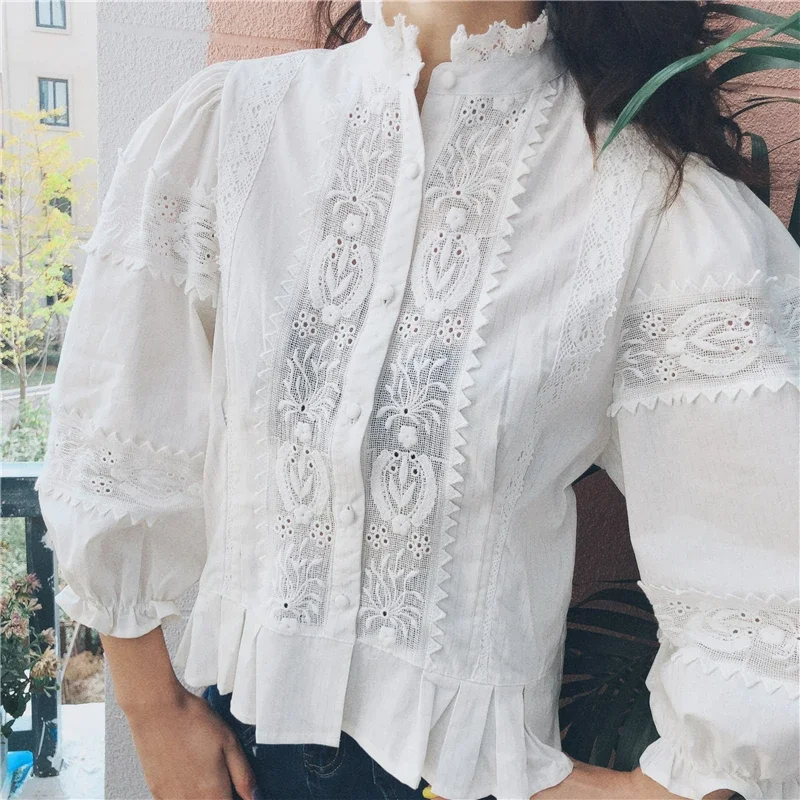 blusas bordadas con encaje