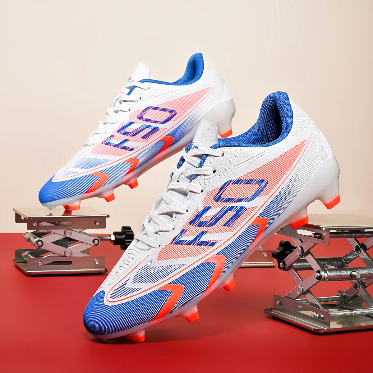 Low‑Cut Football Cleats 3