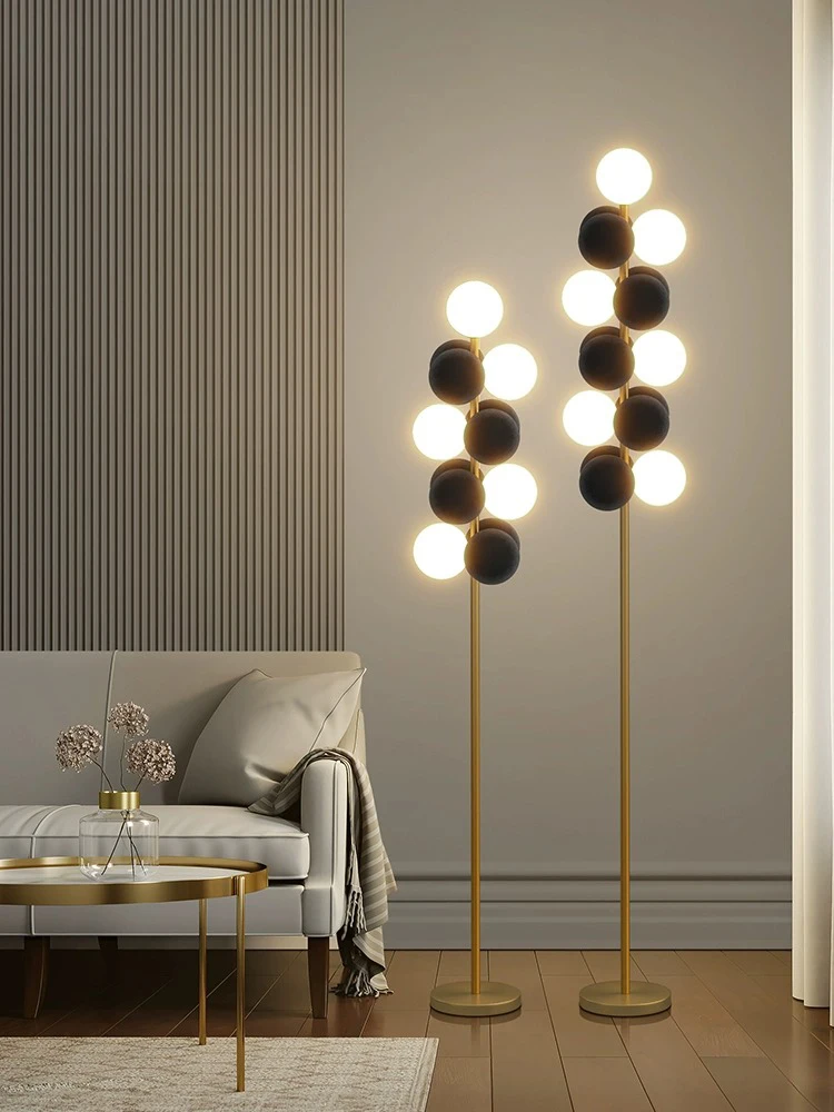 

AiPaiTe Scandinavian floor lamp creative living room bedroom study simple modern all copper round ball grape vertical floor lamp
