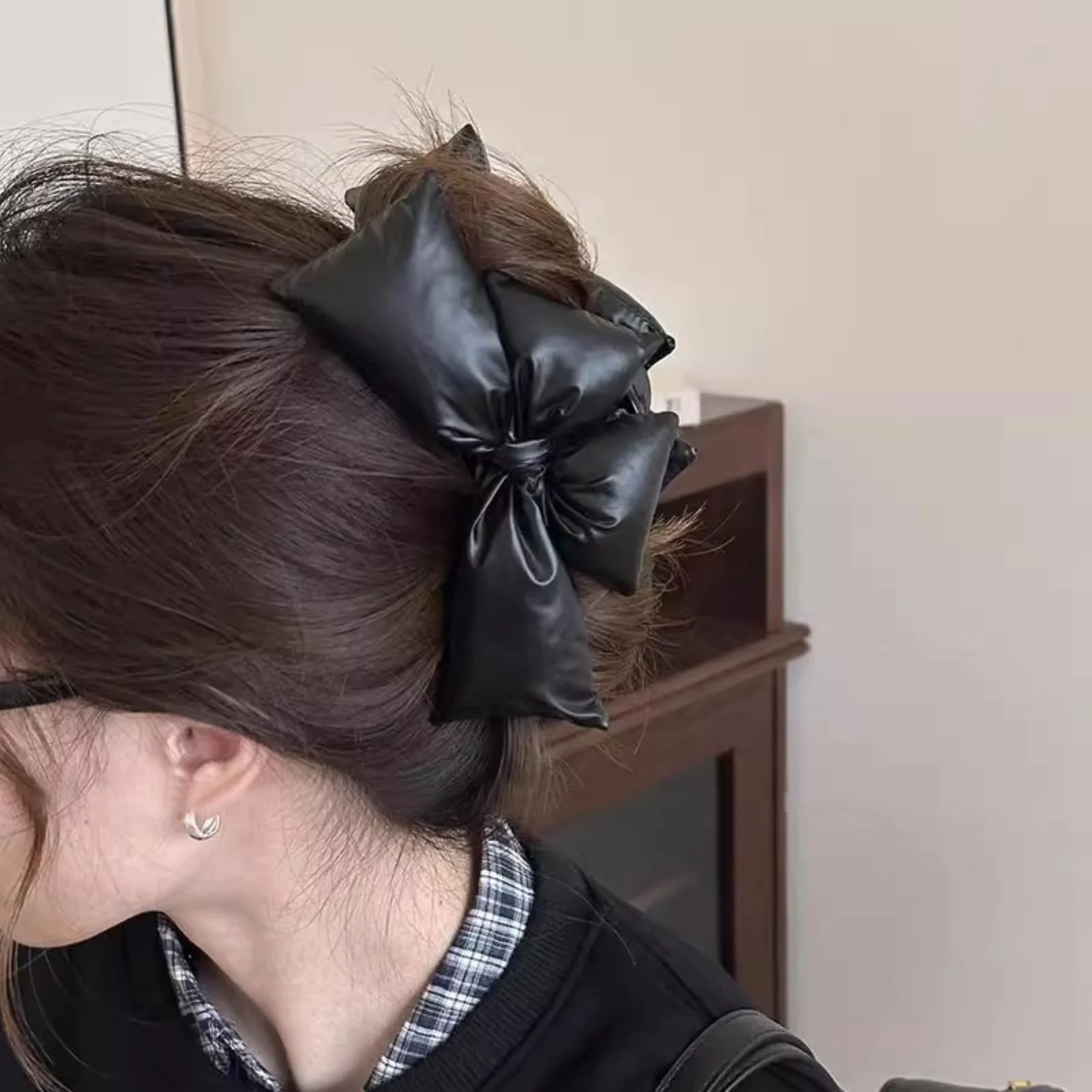 1 Pcs Black Leather Cotton Stuffing Bow Claw Clip,Large Jaw Clips for Thick Hair,No-slip Fashion Winter Hair Accessory for Girls