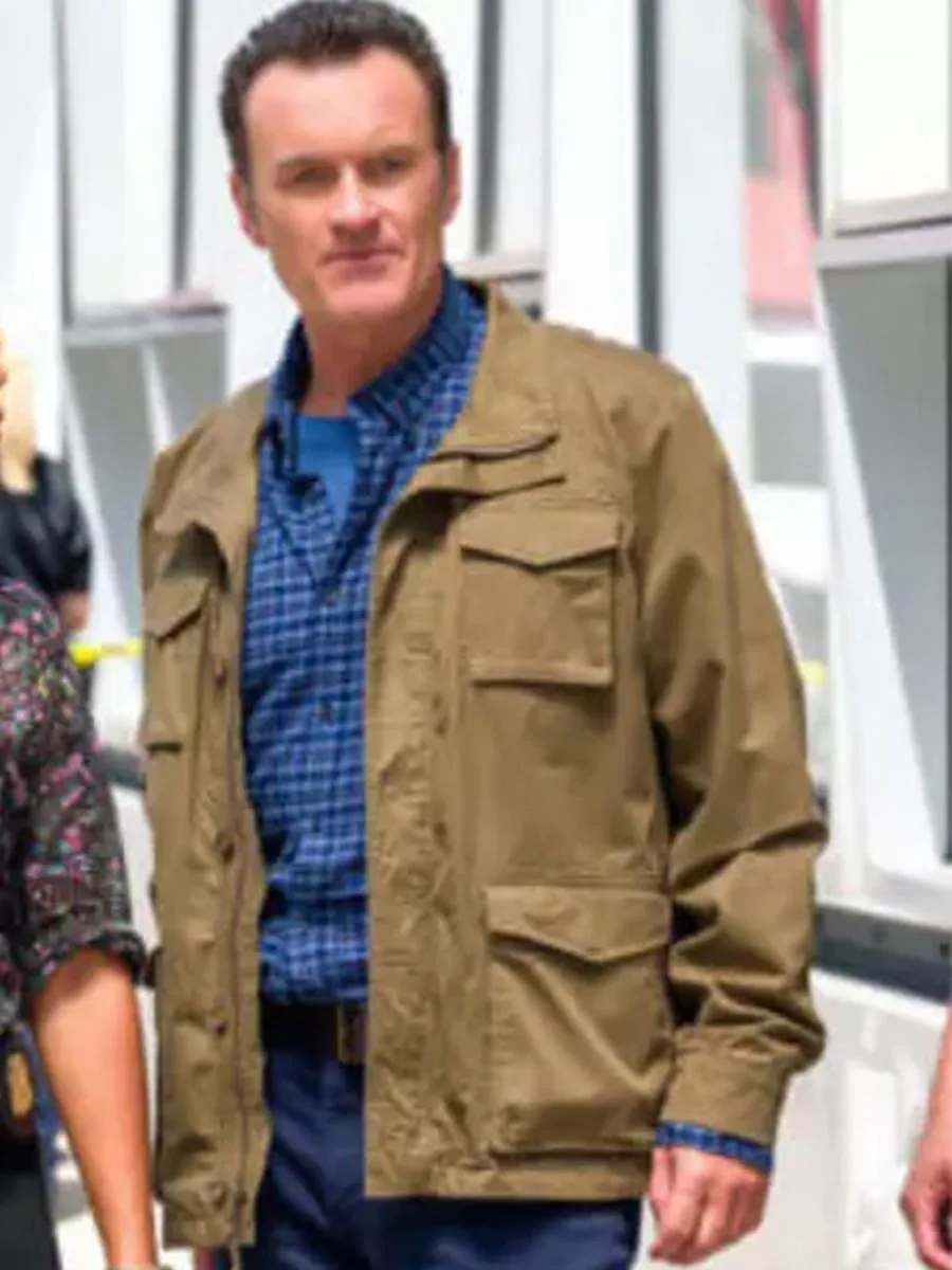 

The new army green solid color jacket for men and women in autumn and winter