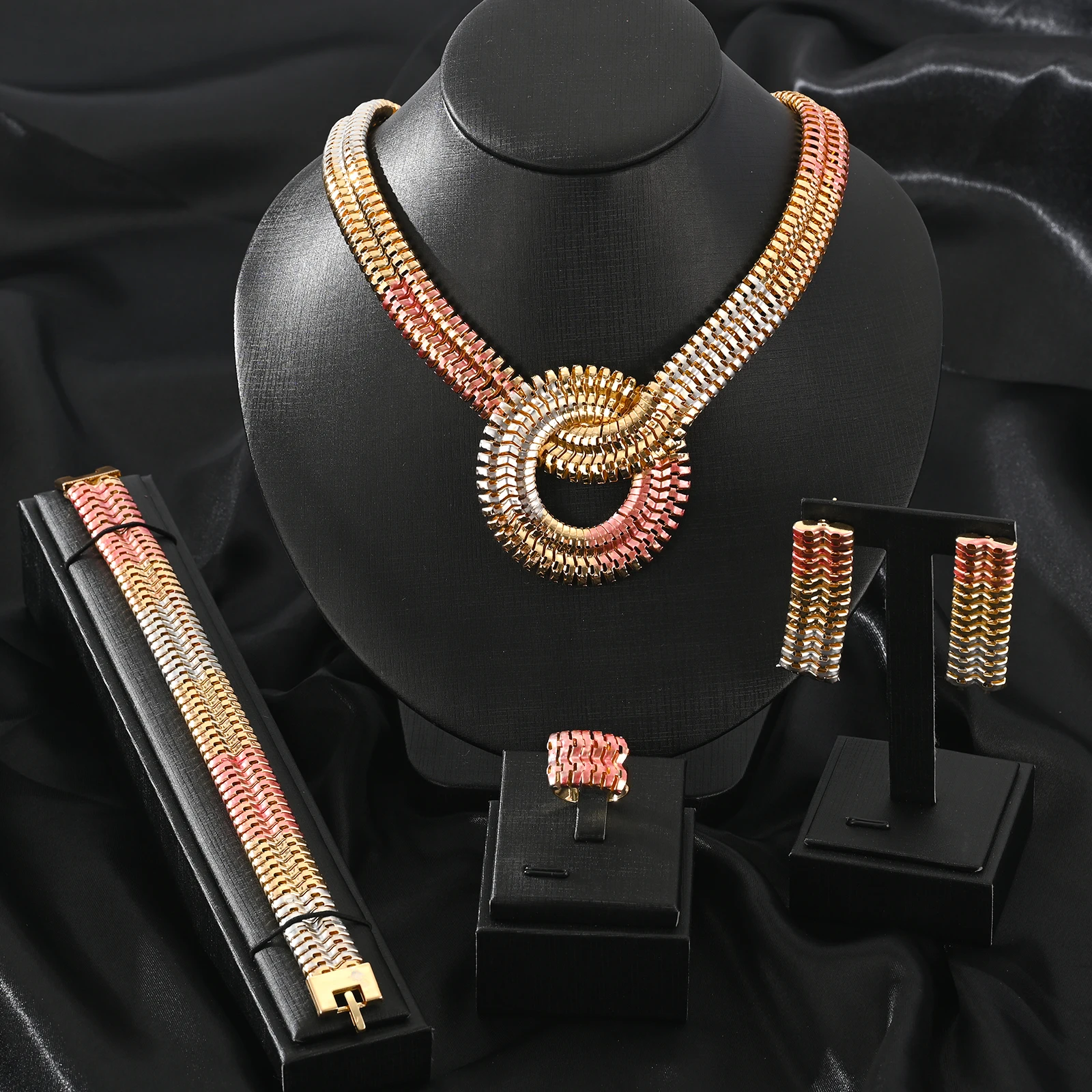 Модні набори прикрас для випускного балу Сережки та каблучки Жіноче намисто Позолочені 18 карат Дизайн Сережки Браслети Кільця Подарункові набори