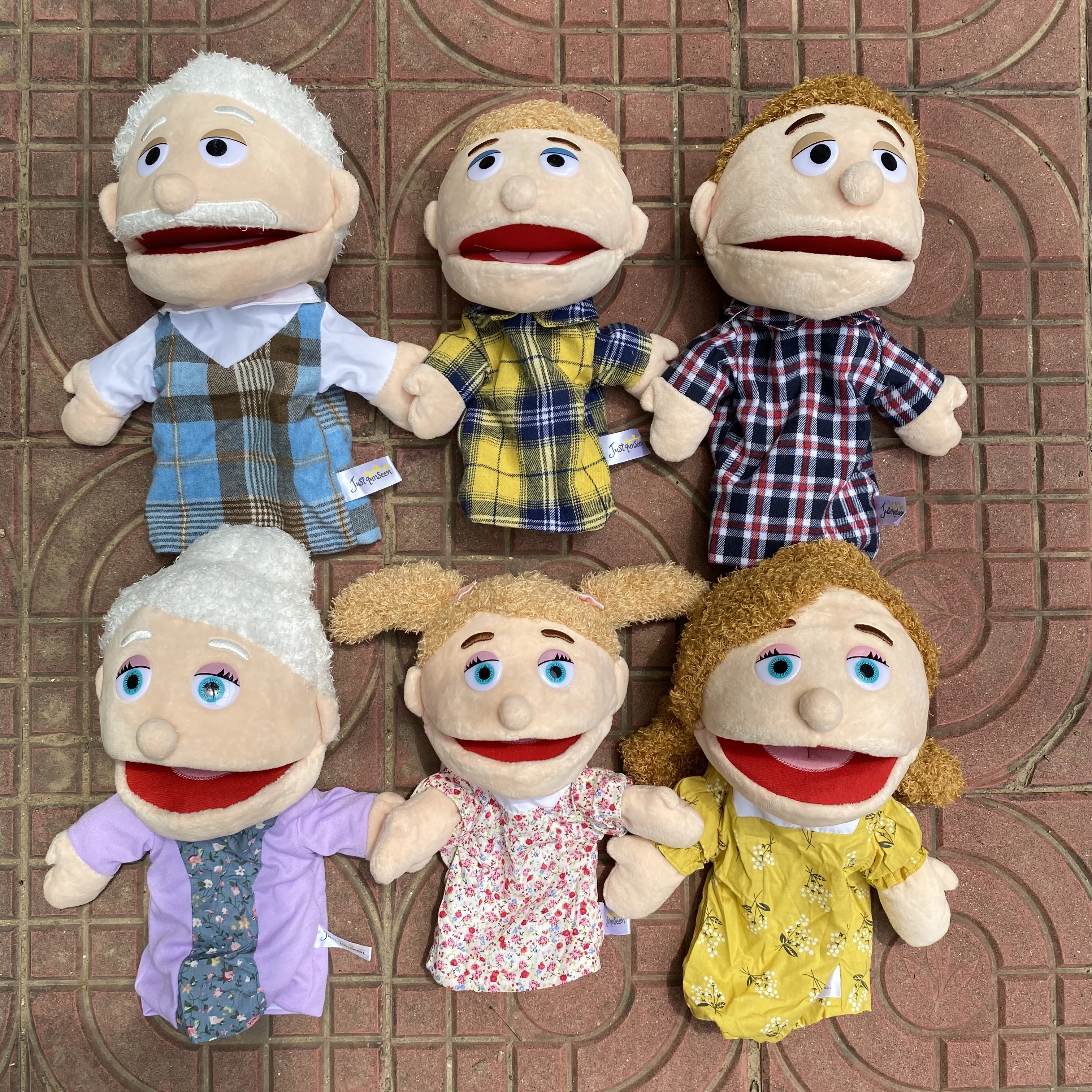 

Mouth move plush hand puppet grandma mom girl boy grandpa dad family finger glove hand education bed story learn funny toy dolls